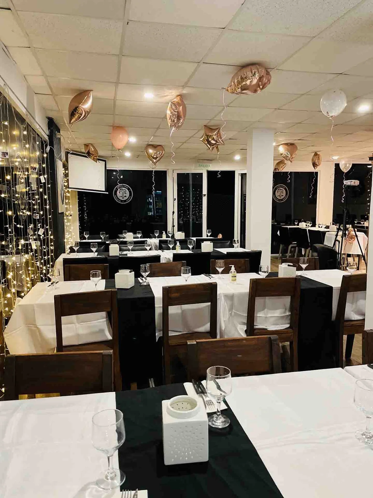 Salón del restaurante Open Playa